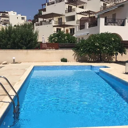 Clara Villa *